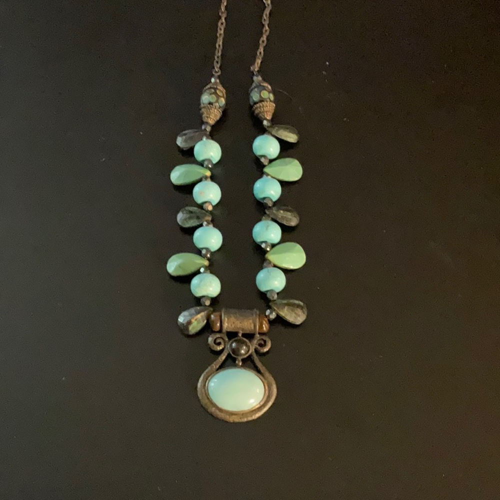 Chunky Costume Jewelry Necklace with turqoise beads 23” end to end.